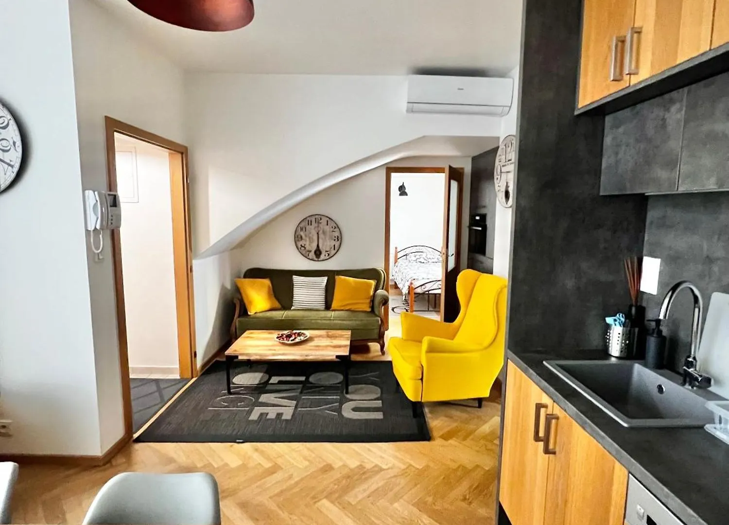 Old Town Apartment - Terrace & Parking 프라하
